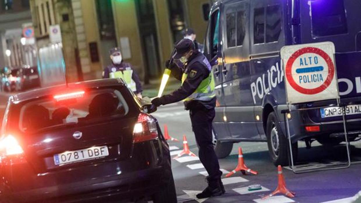 Controles tras el toque de queda en el centro de Valladolid