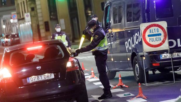 Cada día 45 castellano y leoneses son sorprendidos saltándose el toque de queda