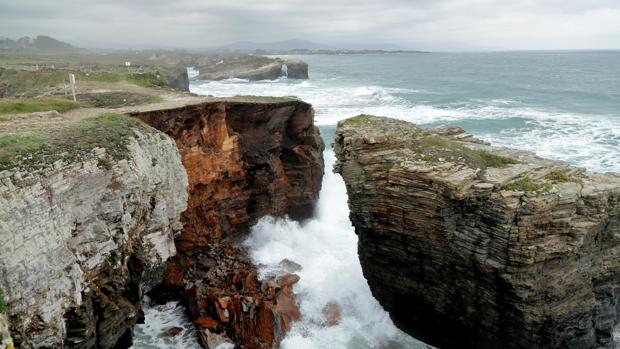Importante derrumbe en uno de los arcos de la playa de As Catedrais