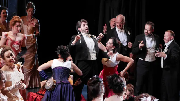 El Liceo ultima su «Traviata» sin saber cuál será el aforo permitido