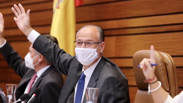 Fuentes expulsa a un procurador socialista al sentirse insultado y asegurar que le ha llamado «sinvergüenza»