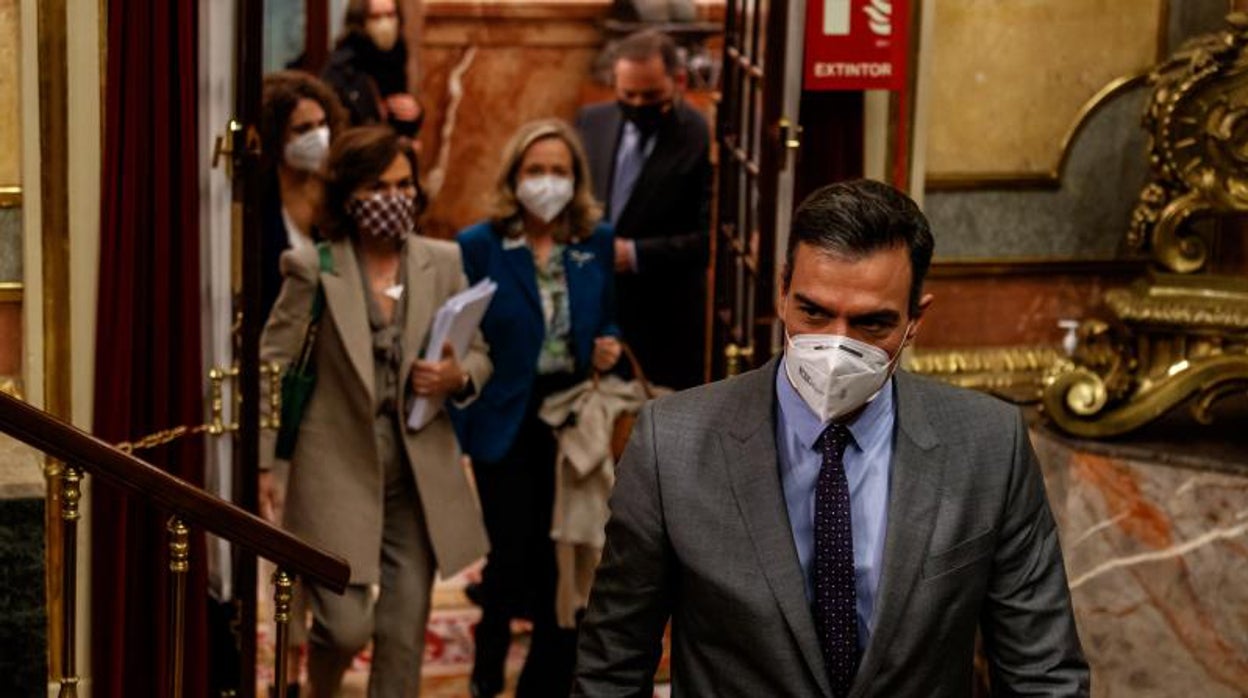 El presidente del Gobierno, Pedro Sánchez, y algunos miembros de su Ejecutivo