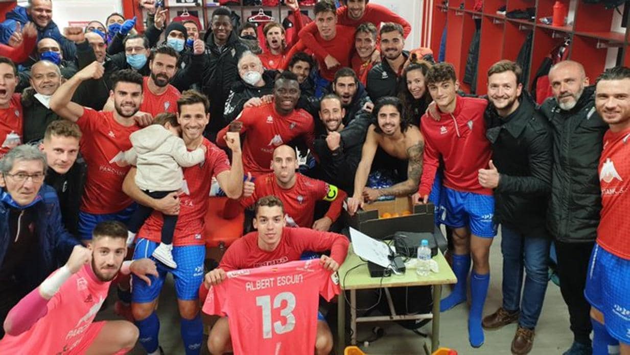 Los jugadores del Barranco del Lobo celebran su primer triunfo en lo que va de Liga