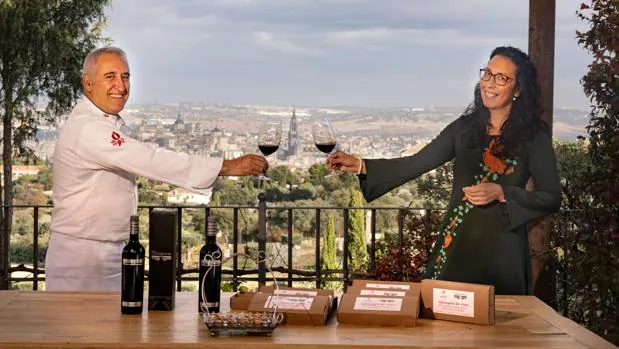 El chef Adolfo Muñoz elabora el primer mazapán con el mejor vino de Toledo