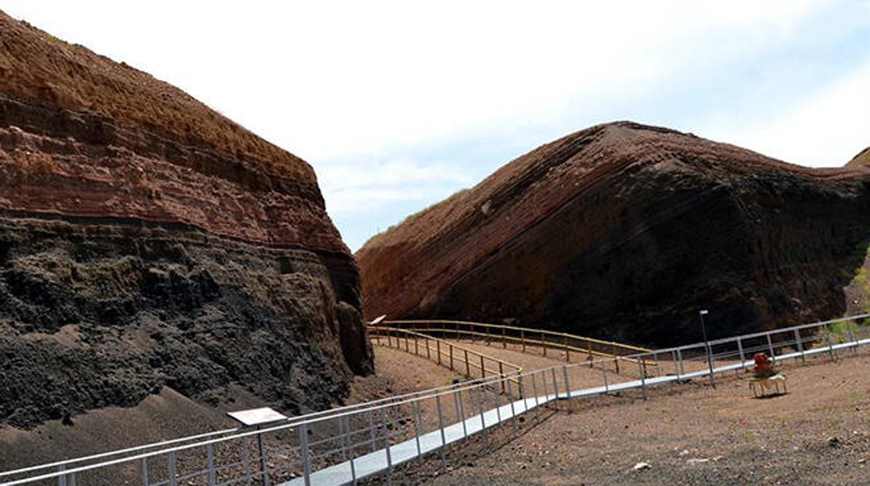 Caballero pide un «esfuerzo» para que el Geoparque de Volcanes de Calatrava sea reconocido por la Unesco