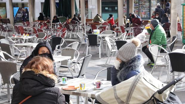 Hostelería y centros comerciales podrán reabrir a partir del viernes en toda Castilla y León excepto en Burgos