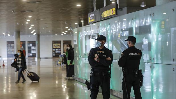 «No se parece ni al de la foto»: inmigrantes de Canarias detenidos en Valencia portaban documentación falsa