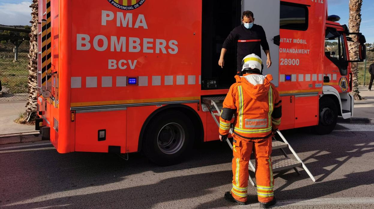 Efectivos de Bomberos en otra intervención de este viernes por un incendio