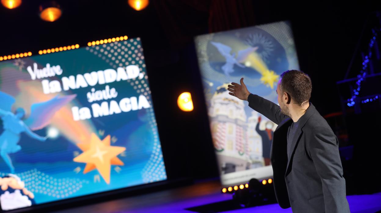 El ilusionista Jorge Blass durante la presentación de la programación navideña en Matadero