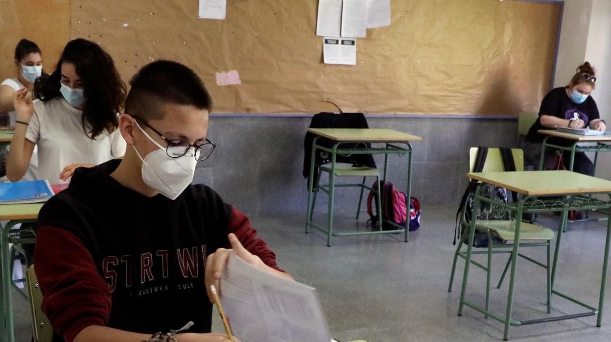 Alumnos gallegos en el instituto durante el estado de alarma