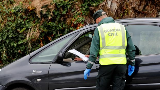 Interceptan a un niño de nueve años conduciendo una furgoneta con su padre de copiloto