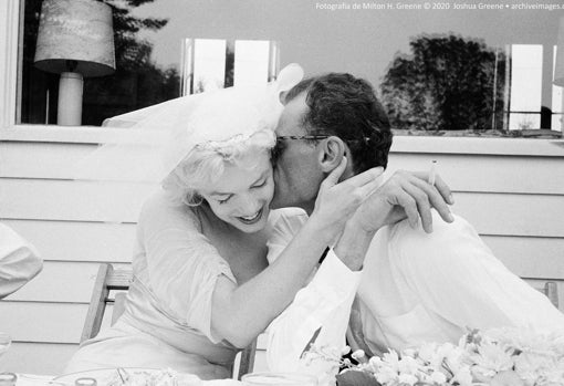 Boda de Marilyn Monroe y Arthur Miller. Juny, 1956. Fotografía de Milton H. Greene