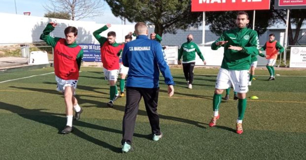 El Marchamalo, calentando antes del encuentro frente al Azuqueca