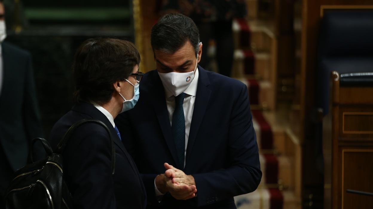 Pedro Sánchez y Salvador Illa, en el Congreso de los Diputados