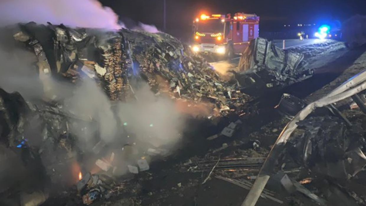 Accidente entre dos camiones en la A-6 a la altura de Gomeznarro (Valladolid)