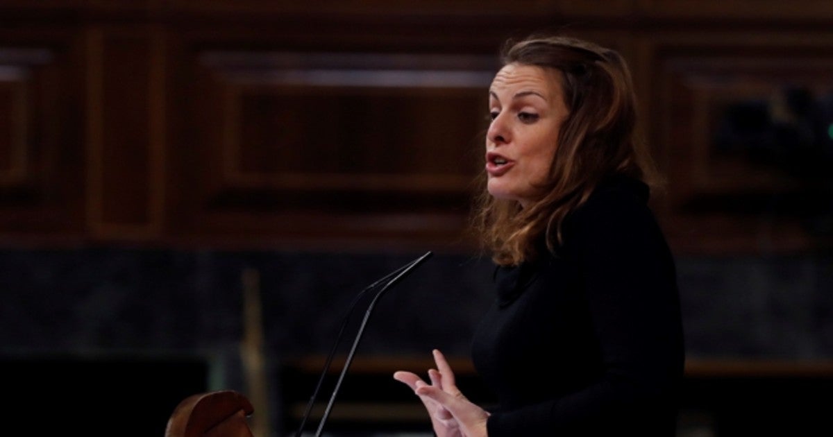 La diputada de la CUP Mireia Vehí, durante su intervención este miércoles en el pleno del Congreso ante el que el presidente del Gobierno, Pedro Sánchez, ha comparecido a petición propia