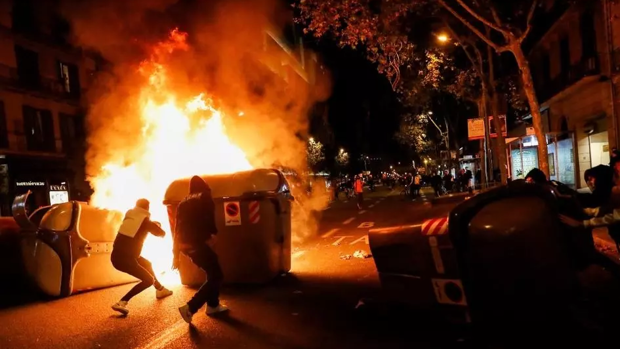 Trece detenidos por los saqueos en las marchas anti-confinamiento de Barcelona