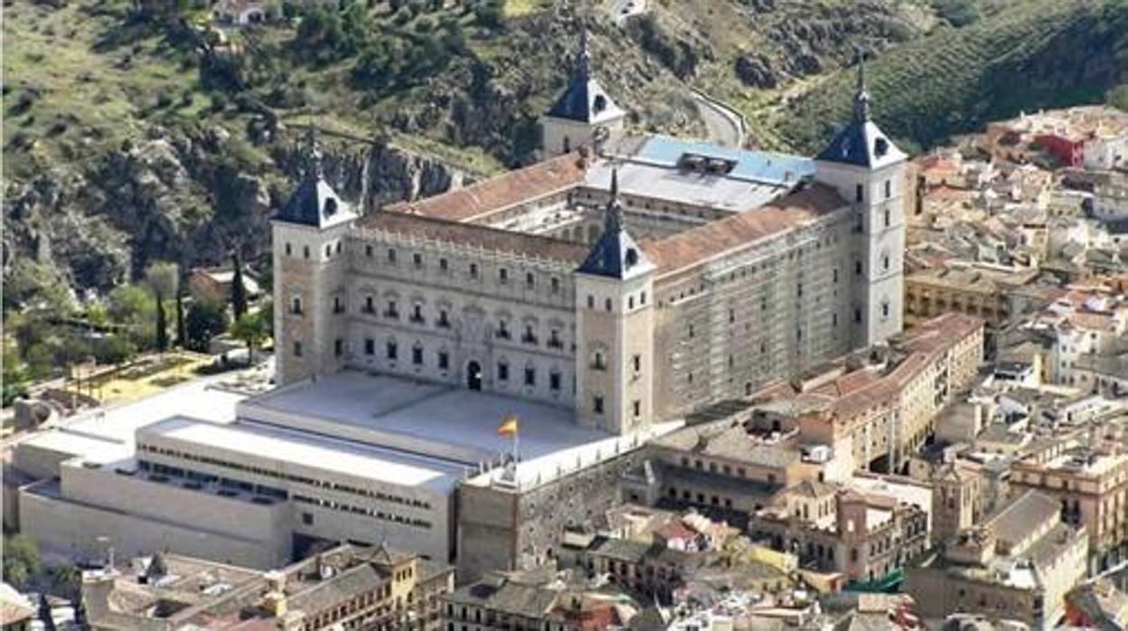 El Alcázar de Toledo alberga el Museo del Ejérctio