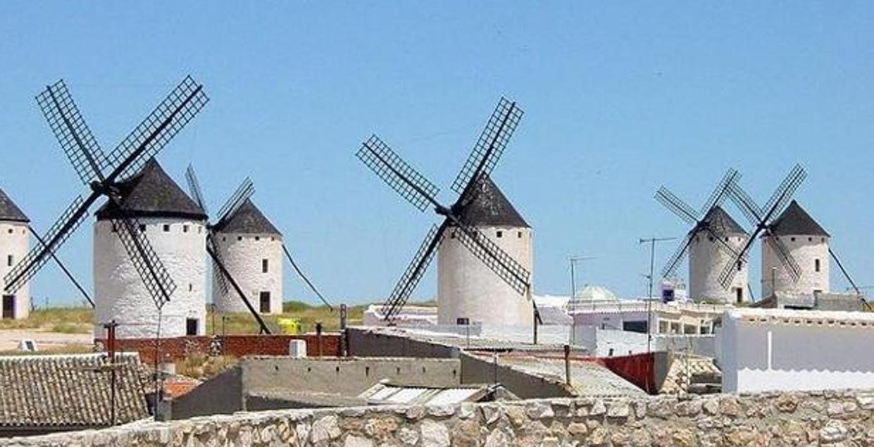 En la imagen, los molinos de Campo de Criptana