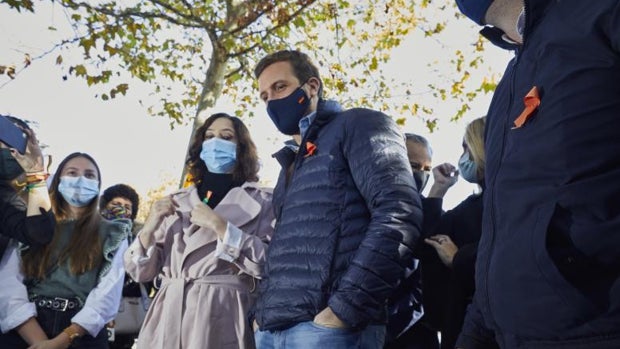 Génova pide a sus barones cierre de filas con Pablo Casado en los congresos