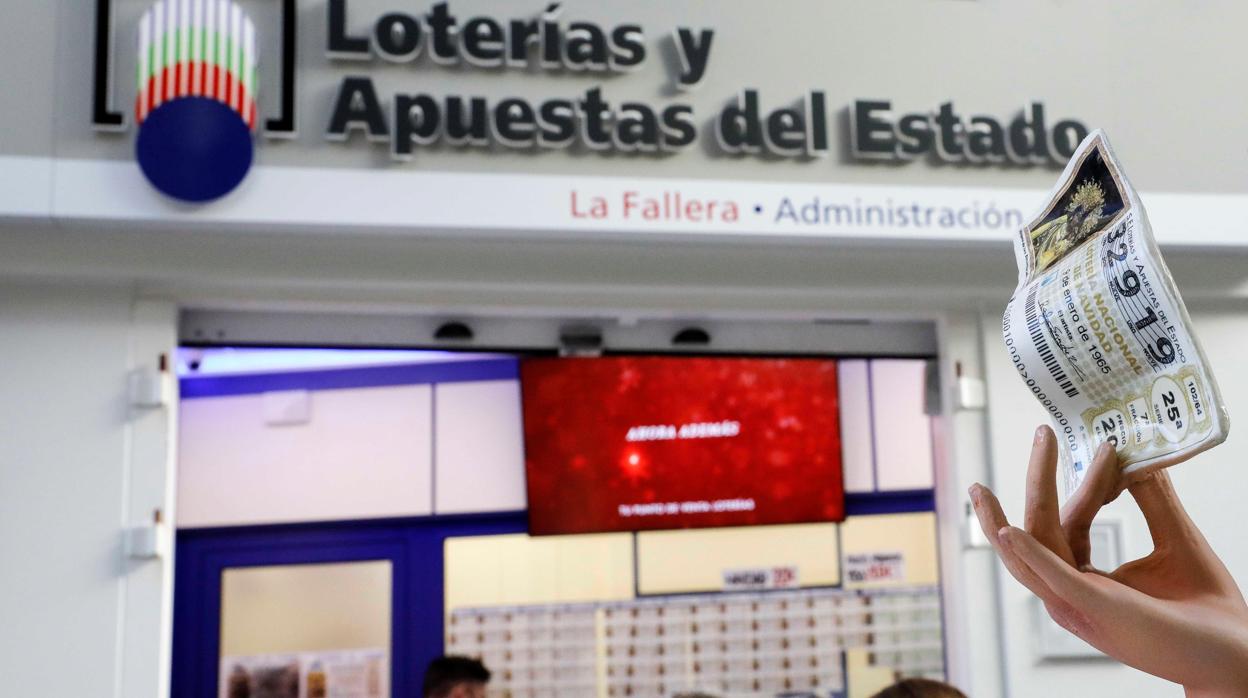 Imagen de una administración de lotería de Valencia