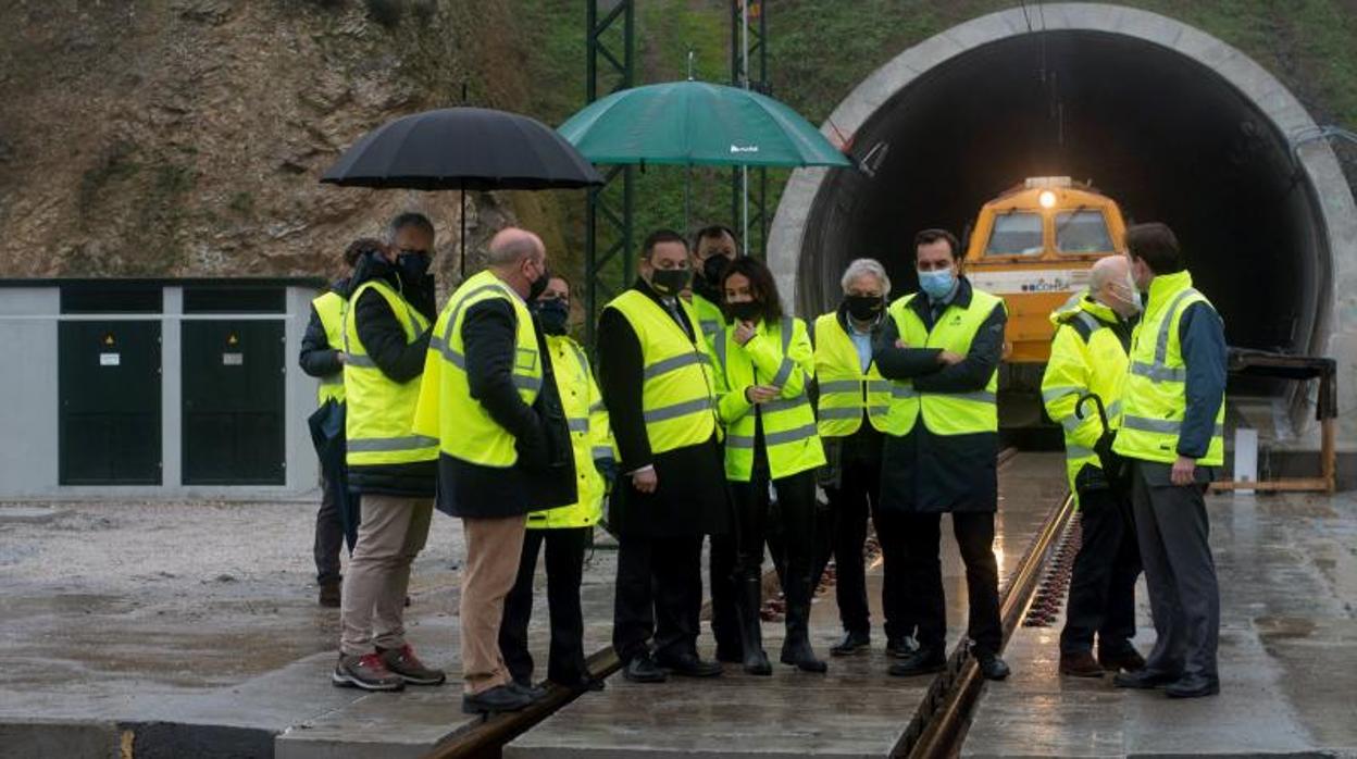 Ábalosvisita este lunes el viaducto de Teixeiras, en Laza (Orense)