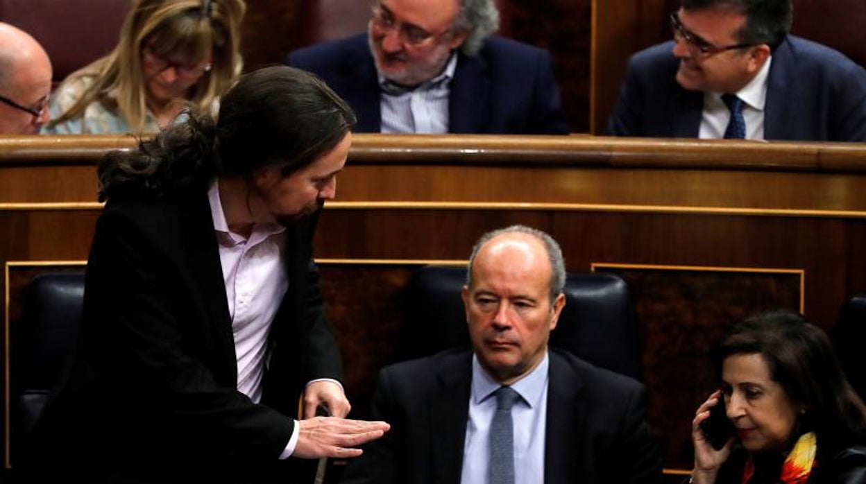 El vicepresidente segundo, Pablo Iglesias, al lado del ministro de Justicia, Juan Carlos Campo, en el Congreso de los Diputados, hace unos días