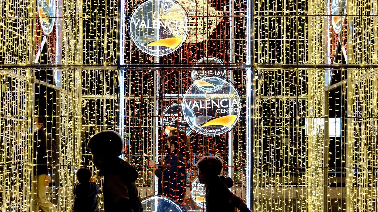 Imagen de las luces de Navidad en el centro de Valencia