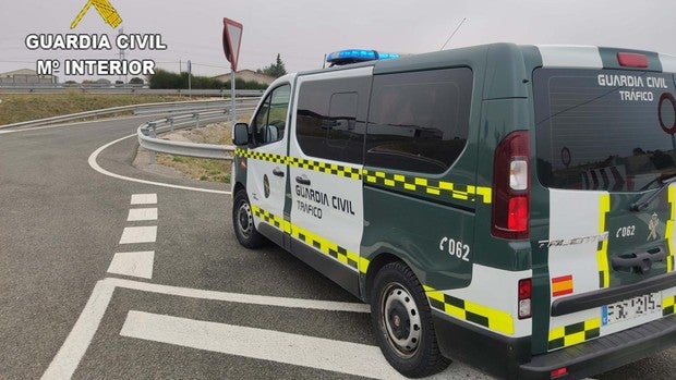 La conductora de un turismo colisiona contra un autobús escolar y cuadruplica la tasa de alcoholemia