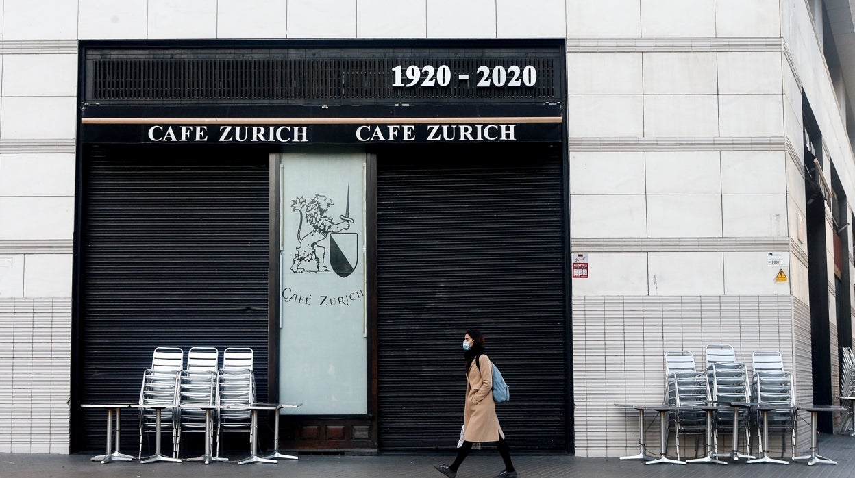 Vista del emblemático Café Zurich, cerrado a primera hora del pasado lunes