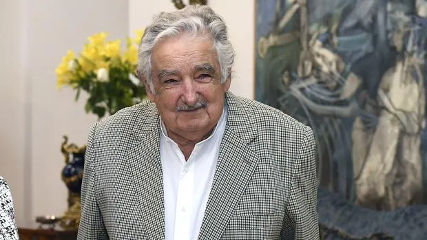 El expresidente uruguayo José Mujica expresa su apoyo a los presos del 1-O