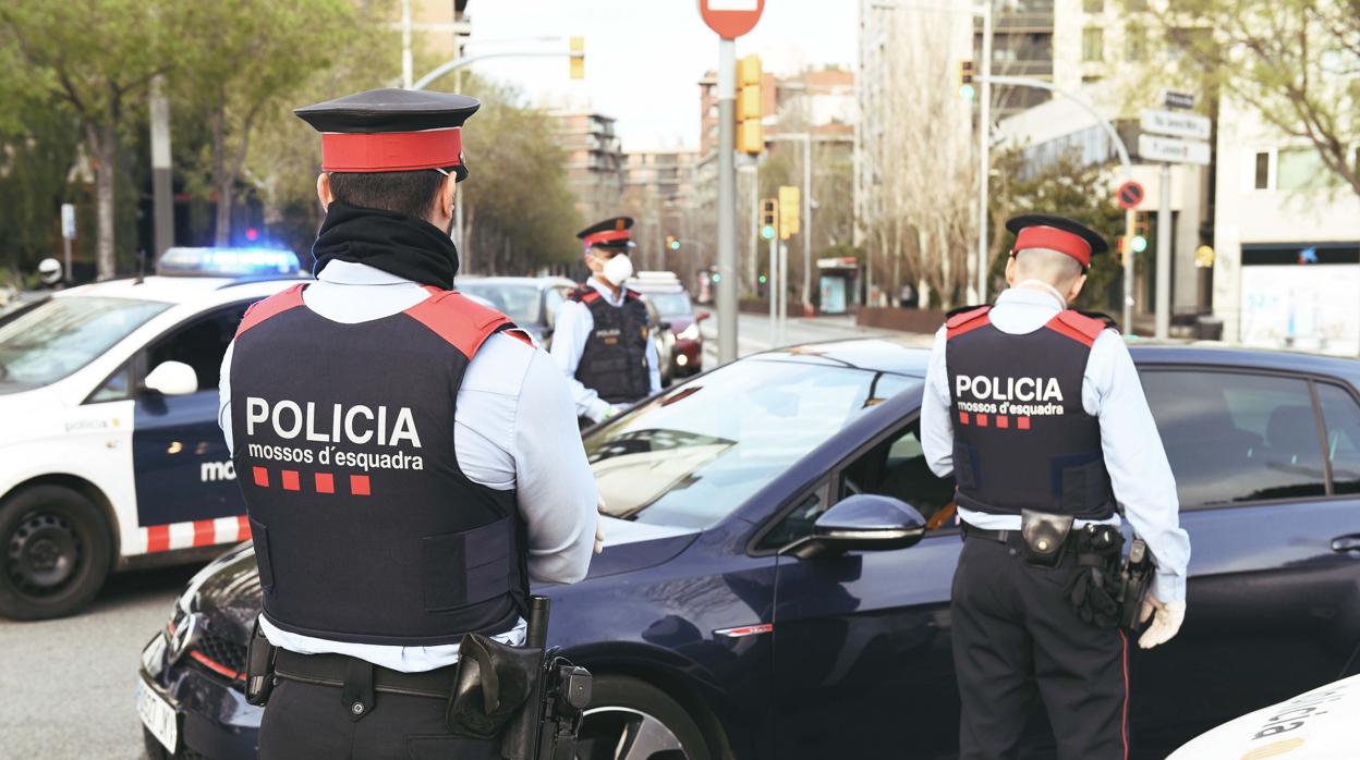 Los Mossos se estrenan en Tik Tok para hablar de ciberacoso, drogas y seguridad