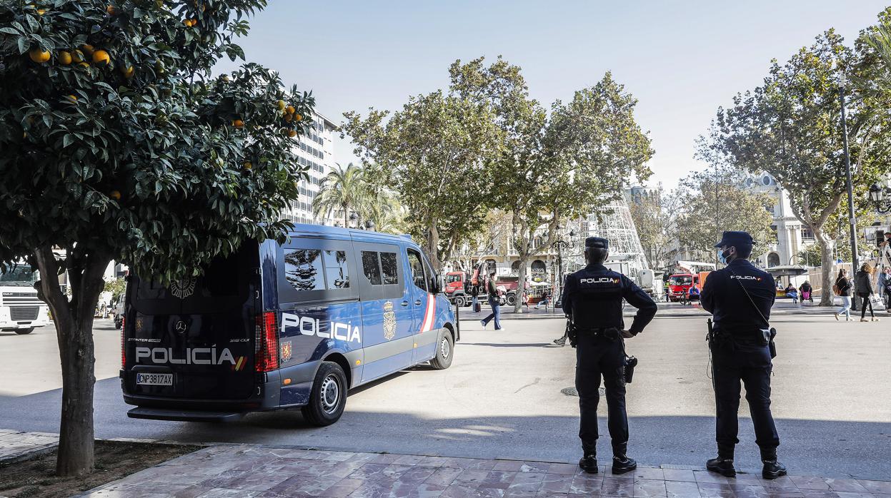 Efectivos de la Policía Nacional en Valencia