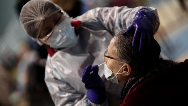 Madrid notifica 605 nuevos casos, 403 en las últimas 24 horas, y 18 fallecidos más