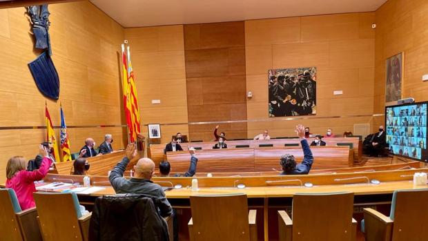 La Diputación de Valencia aprueba su presupuesto con la abstención de PP y Cs