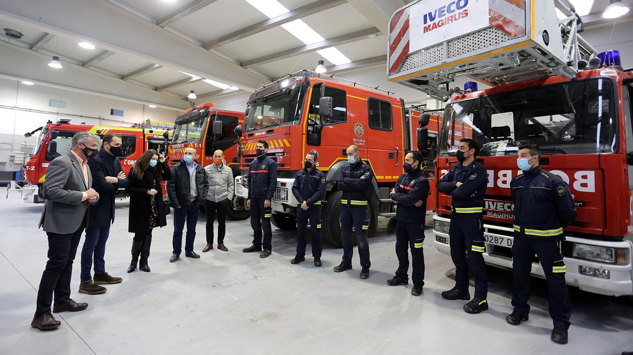 El presidente de la Diputación de Valladolid, Conrado Íscar, visita el nuevo parque de bomberos