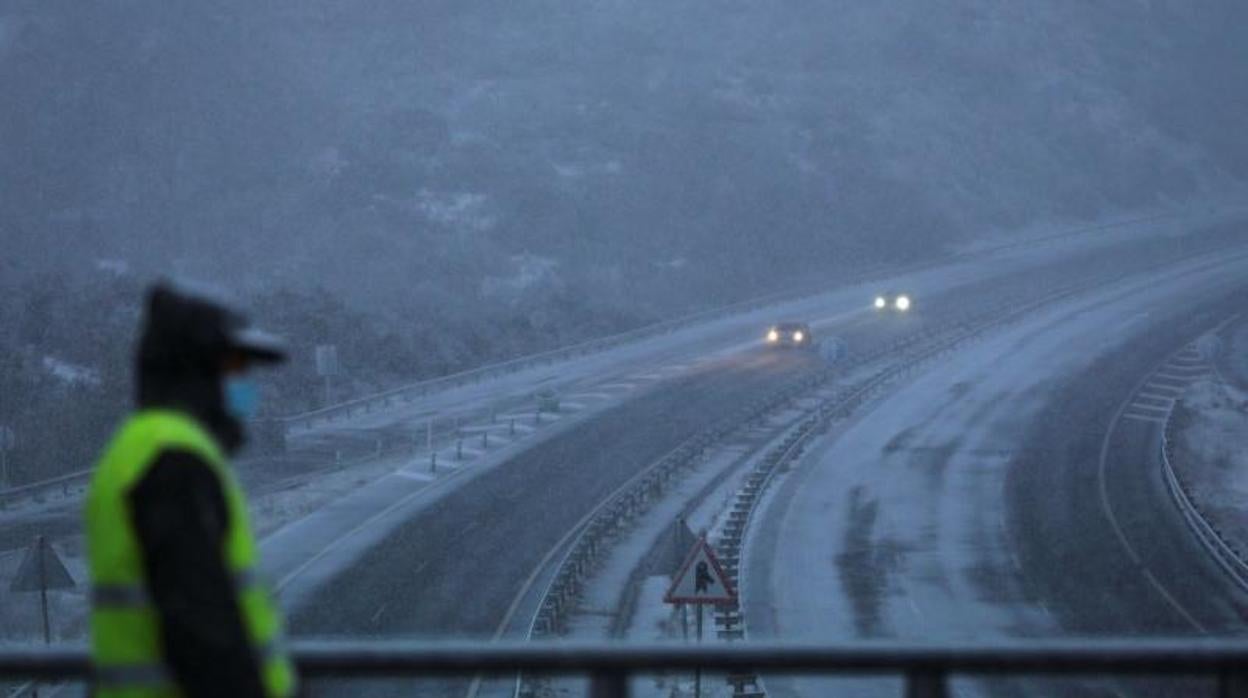 La carretera A-52, a la altura de La Canda (Orense), unas horas antes de concluir 2020