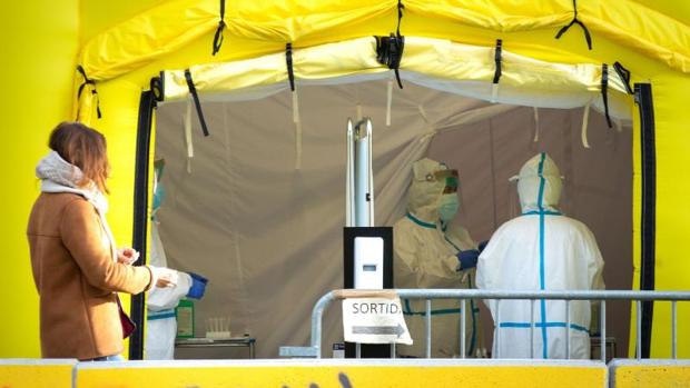 El coronavirus avanza desbocado en Cataluña con 2.000 nuevos contagios y 51 muertes