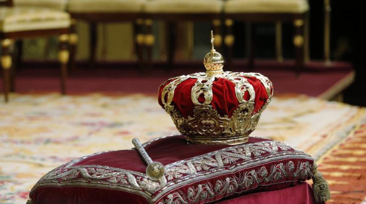 La corona y el cetro real