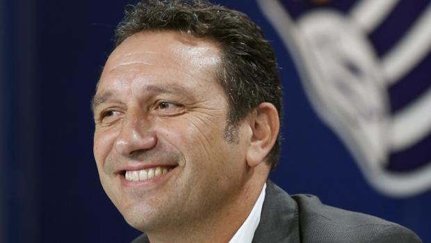 Eusebio Sacristán está «estable dentro de la gravedad» y precisa «cuidados vitales constantes»