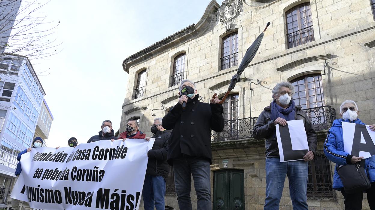 Vecinos exigen la devolución de la Casa Cornide