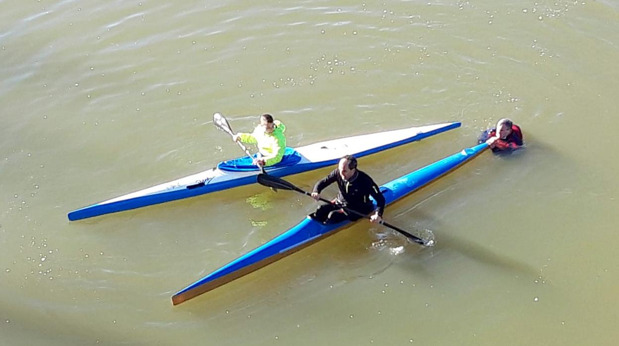 Dos piragüistas colaboran para rescatar a un varón que se lanzó al río Pisuerga