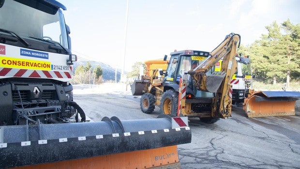 La alerta por el temporal de nieve en Madrid activa el mayor dispositivo de Emergencias