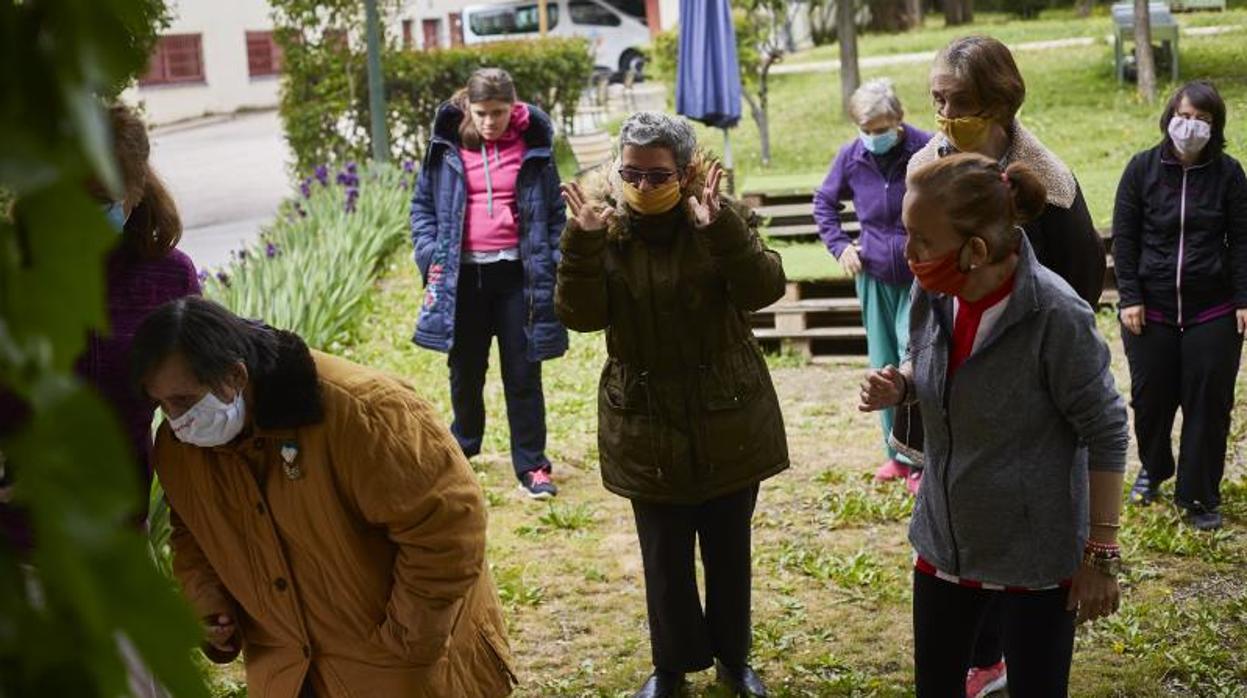 Actividades con un grupo de personas con discapacidad, en una imagen de archivo