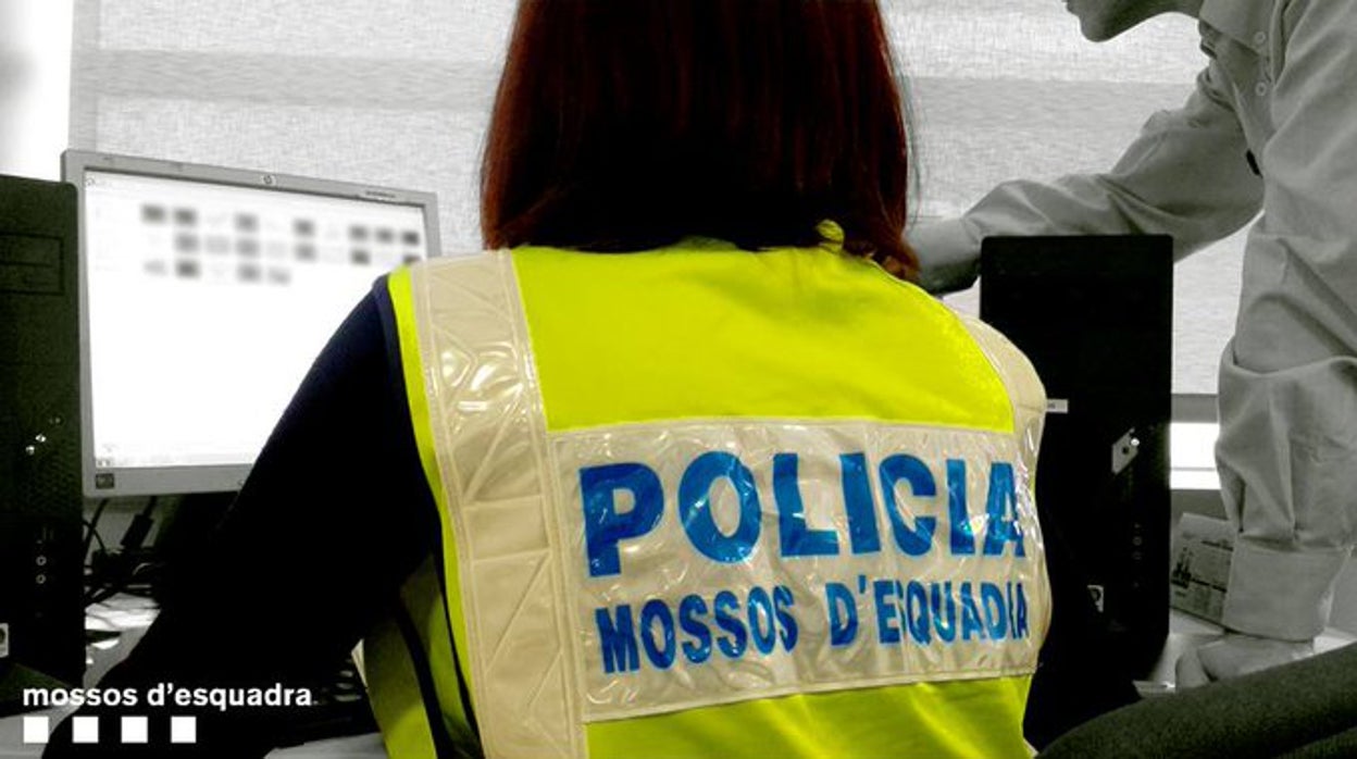 Una agente de los Mossos, en una imagen de archivo