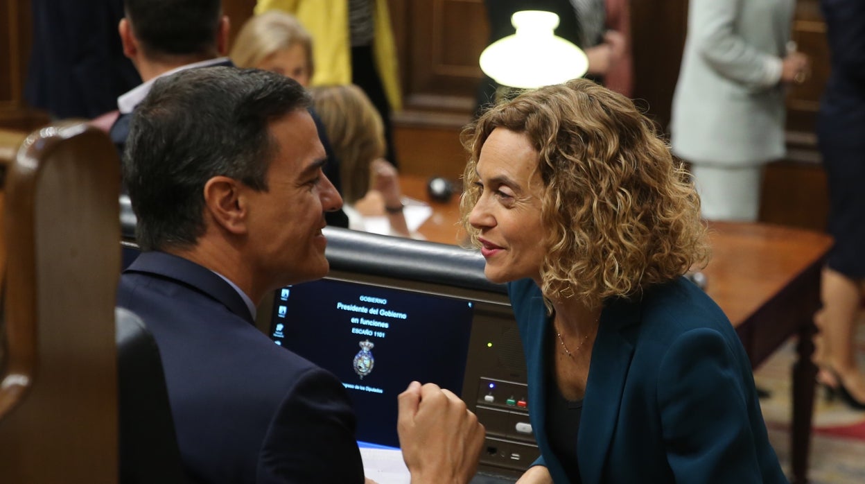El presidente del Gobierno, Pedro Sánchez, y la presidenta del Congreso, Meritxell Batet, en una imagen de archivo