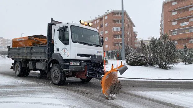 La nieve comienza a complicar el tráfico en las carreteras de Ávila, Segovia, Soria y Salamanca