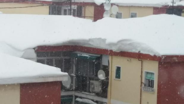 La nieve dejará paso al hielo en horas: ¿qué riesgos existen para los balcones o los coches?