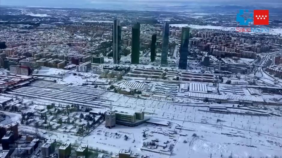Las espectaculares imágenes de Madrid después de la histórica nevada desde un helicóptero del Summa