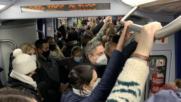 Un 21 por ciento más viajeros en Metro y aglomeraciones en Móstoles en Cercanías